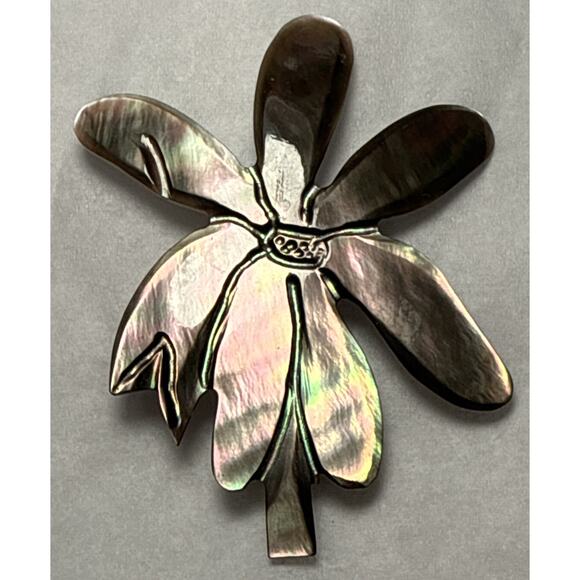 Vintage Gray Pearlescent Flower Shaped Brooch PB146 - Picture 1 of 2